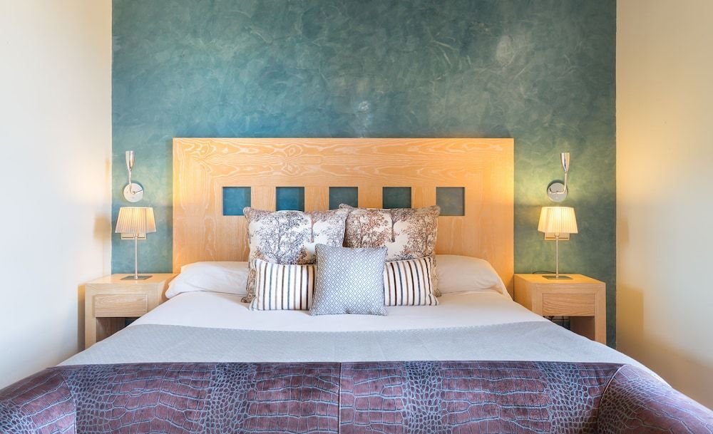 Hotel Izán Puerta de Gredos Double Room Single Use + hot tub + free wifi 2