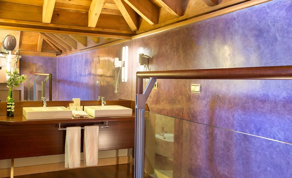 Hotel Izán Puerta de Gredos Suite Duplex Single Use + bath tub + free wifi 5