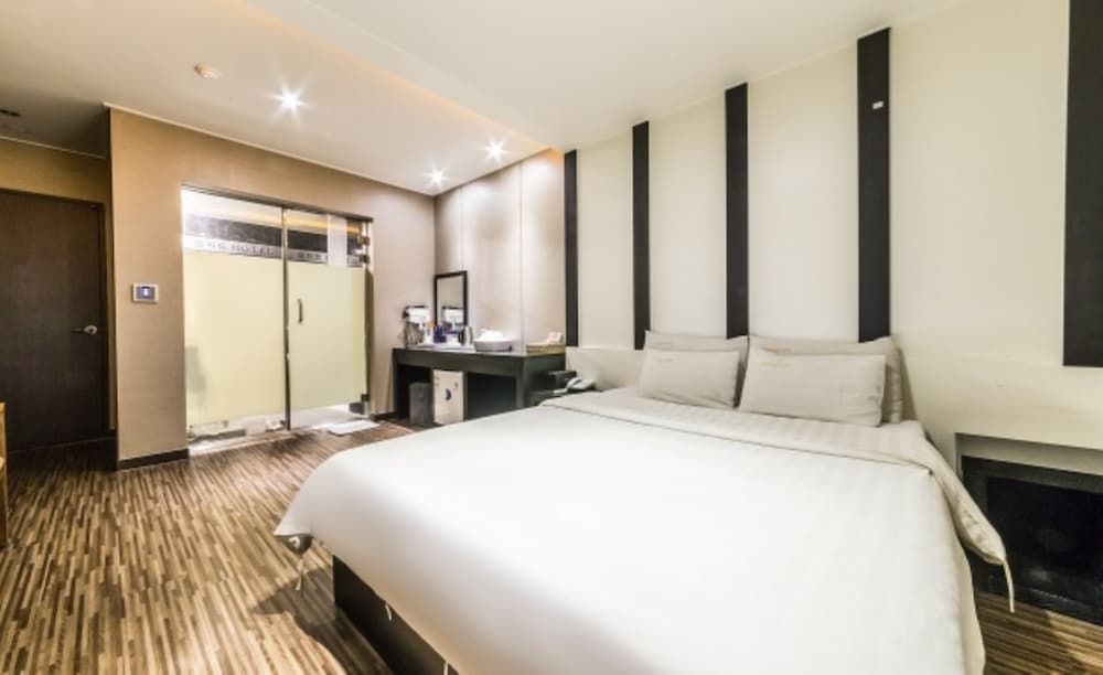 Rampart Hotel Double Room 4