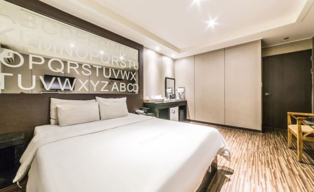 Rampart Hotel Double Room 7