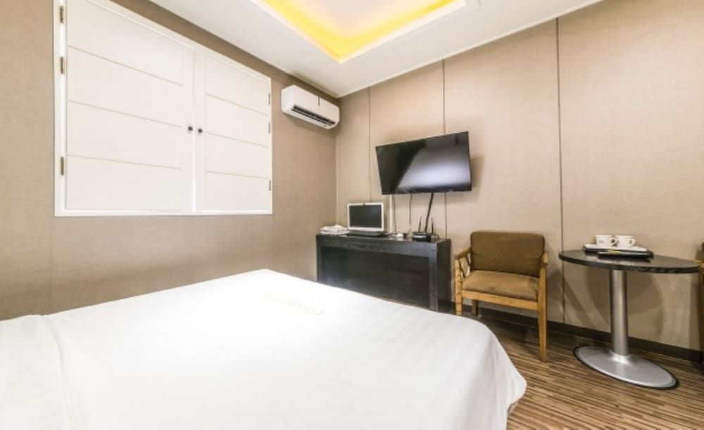 Rampart Hotel Double Room 6