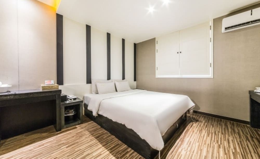 Rampart Hotel Double Room 3