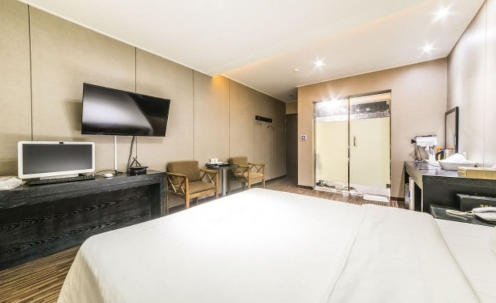 Rampart Hotel Double Room 2