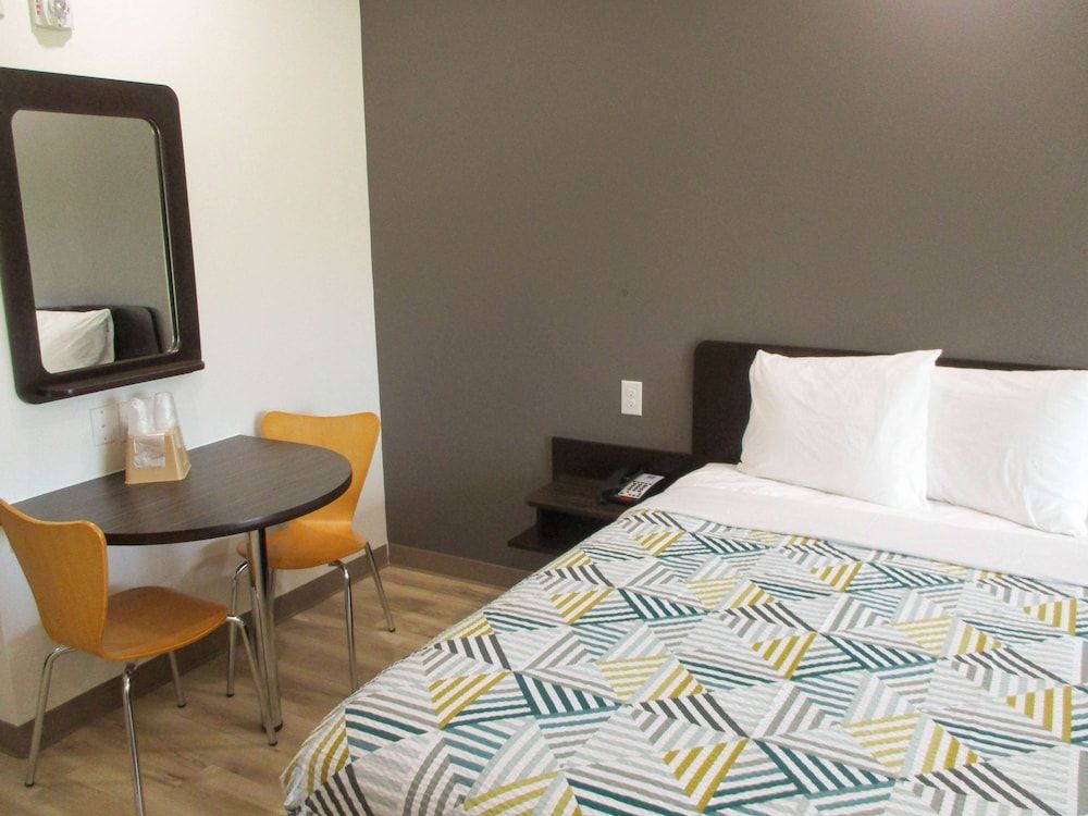 Studio 6 Port Allen, LA - Baton Rouge I-10 Deluxe Room, 1 King Bed, Non Smoking, Kitchenette 4