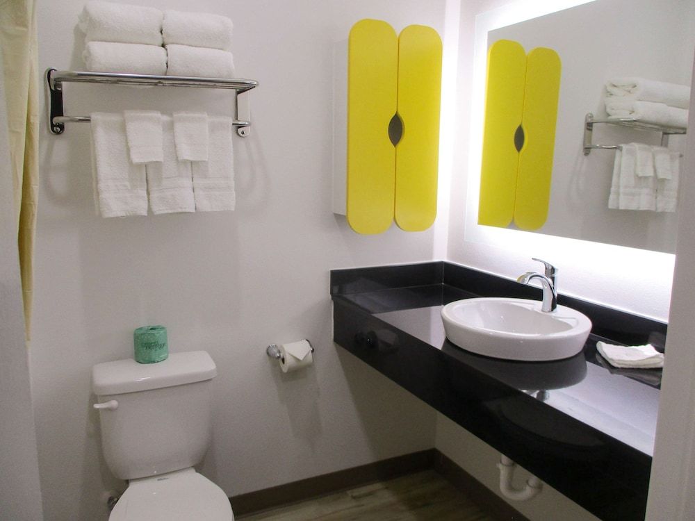 Studio 6 Port Allen, LA - Baton Rouge I-10 Standard Room, 2 Queen Beds, Accessible, Non Smoking 5