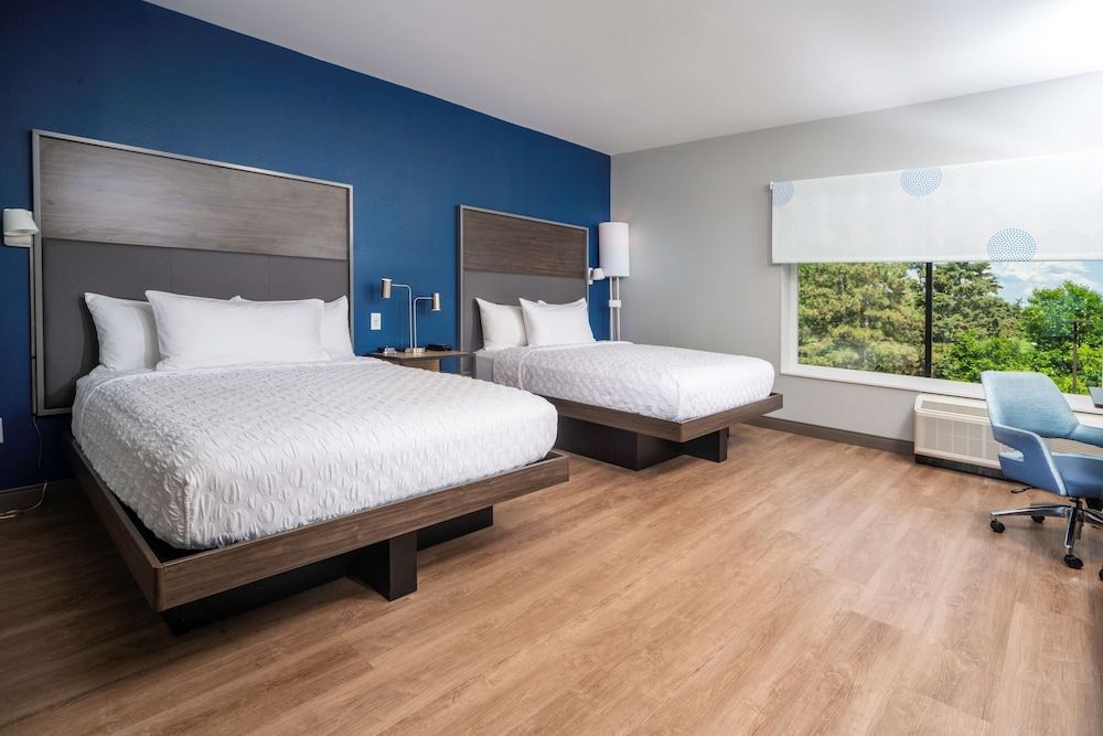 Room, 2 Queen Beds, Accessible, Bathtub