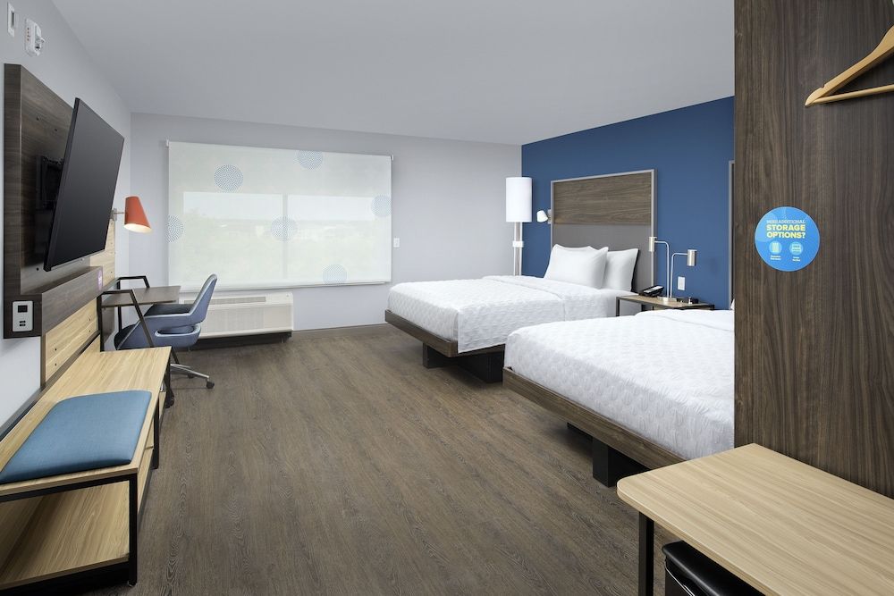 Room, 2 Queen Beds, Accessible, Bathtub