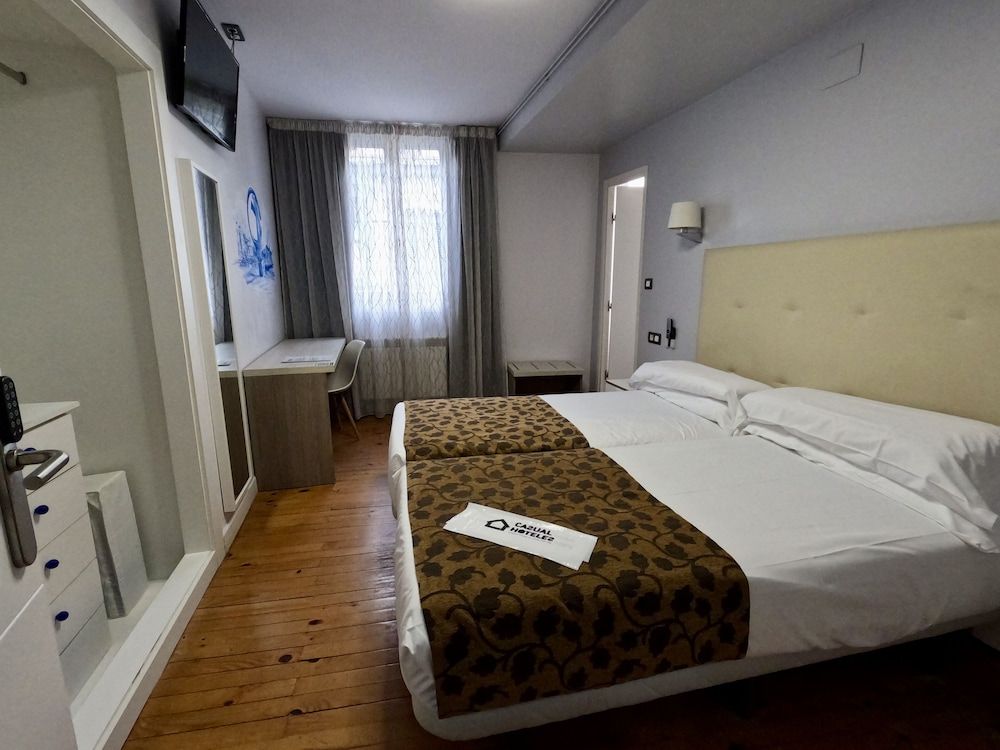Casual Bilbao Gurea Standard Double Room 3