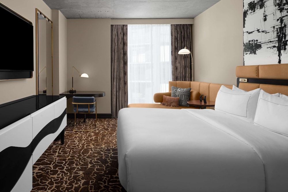 Room, 1 King Bed, City View