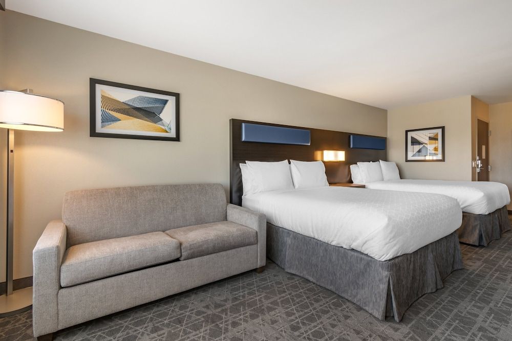 Suite, 2 Queen Beds (Additional Living Area)