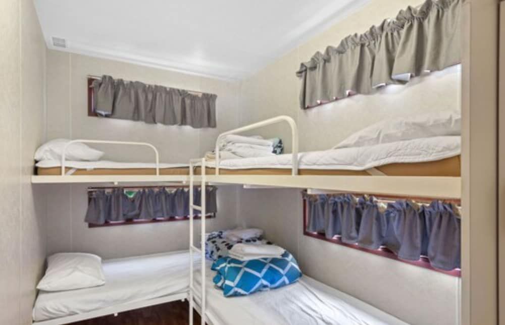 Superior 2 Bedroom Cabin - Pet Friendly