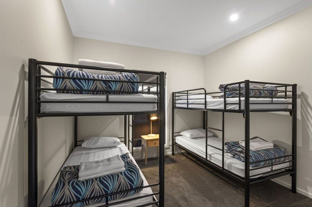 Deluxe 3 Bedroom House - Sleeps 8