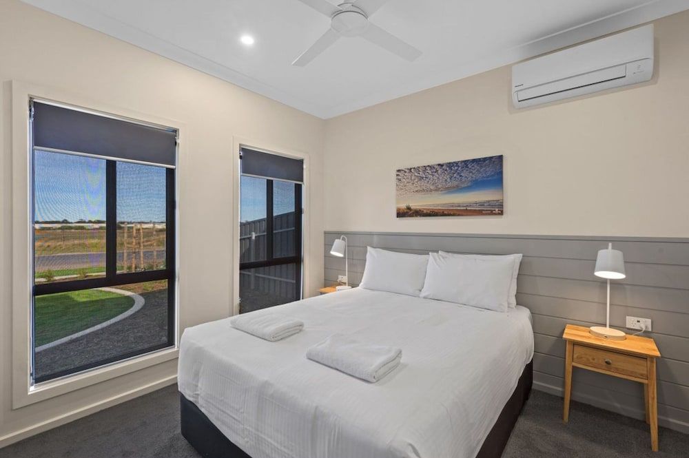 Deluxe 3 Bedroom House - Sleeps 8