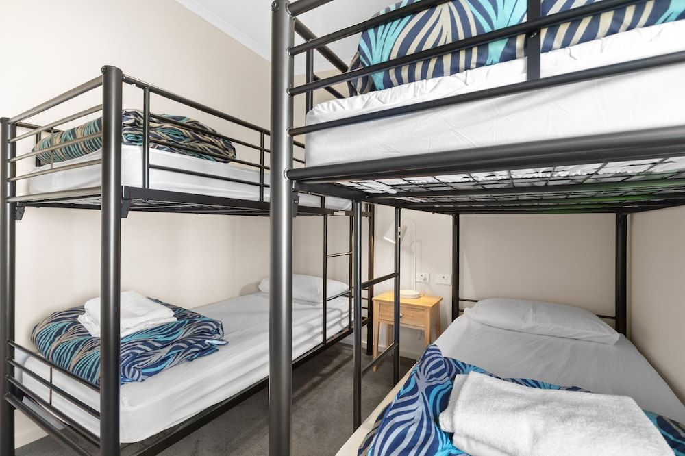 Deluxe 2 Bedroom Cabin - Sleeps 6