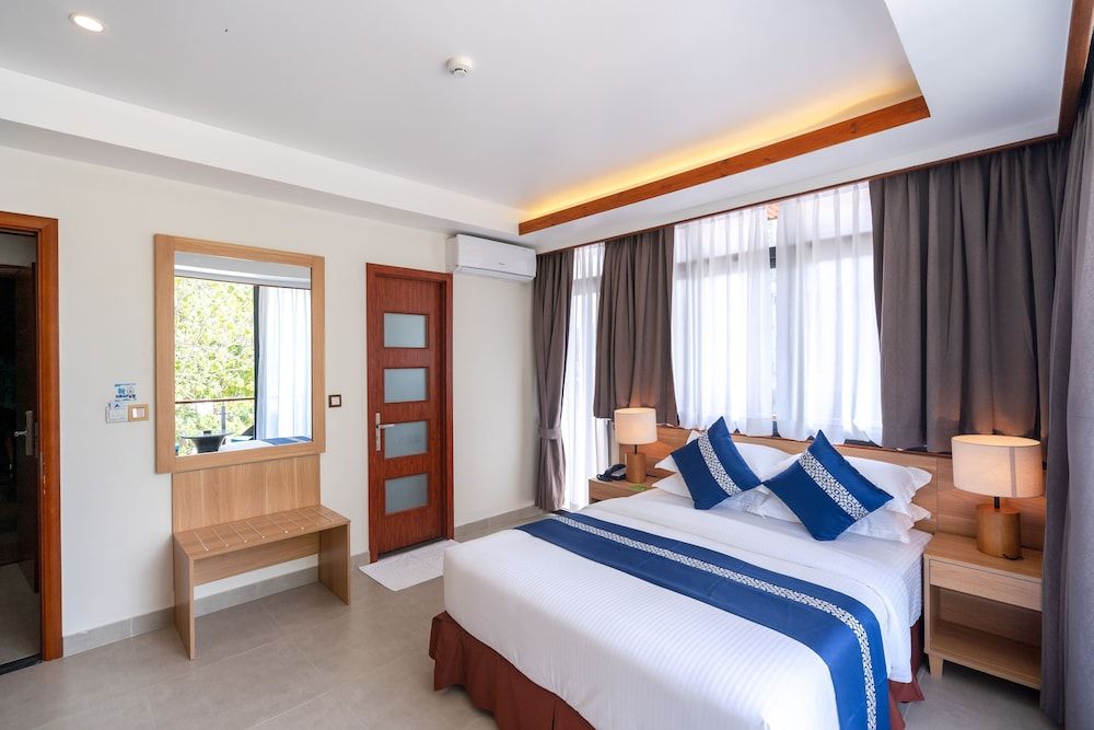 Ayala Ocean View Deluxe Double Room 2