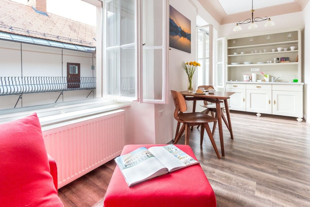 Barbo Palace Apartment, 1 Bedroom, Courtyard View 8