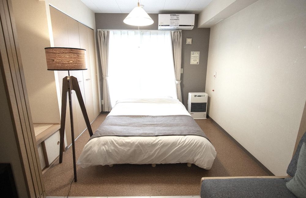 Room 204 Suitengu