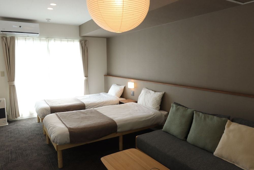 Room 202 Suitengu