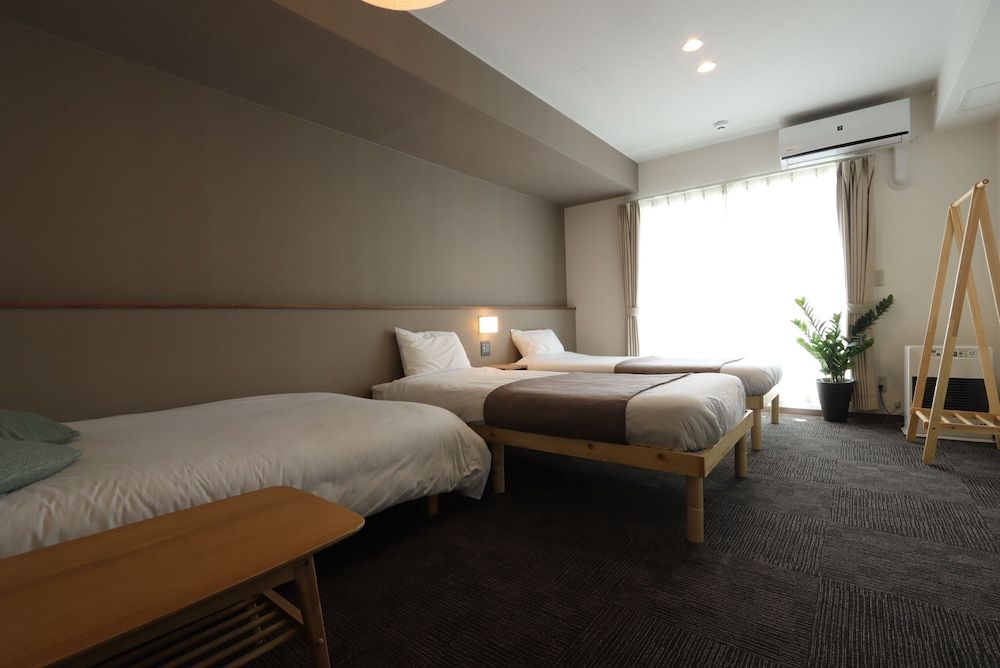 Room 203 Suitengu