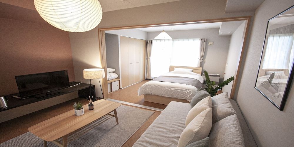 Room 303 Suitengu