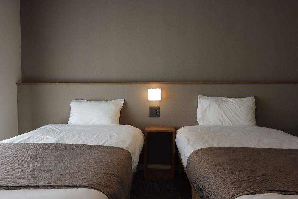 Room 202 Suitengu