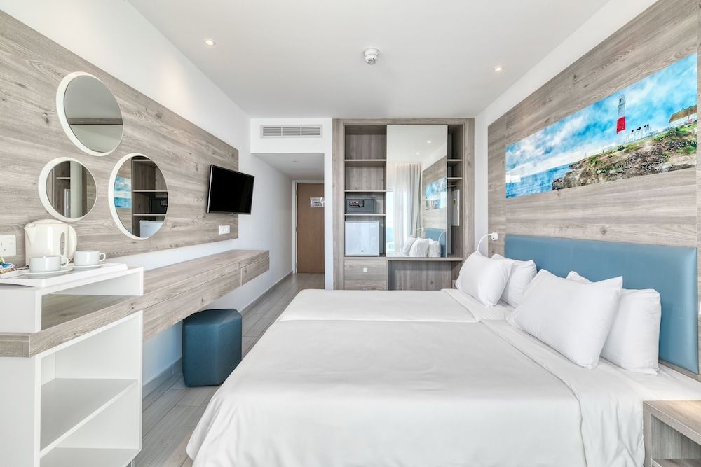 Twin / Double Room Inland View