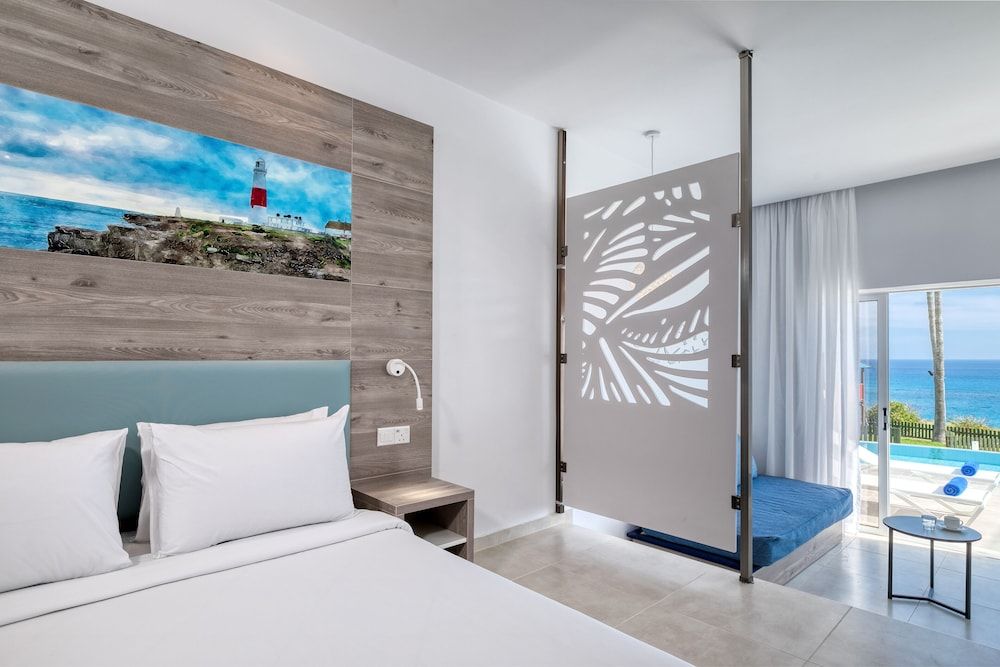 Superior Room Swim Up Sea View