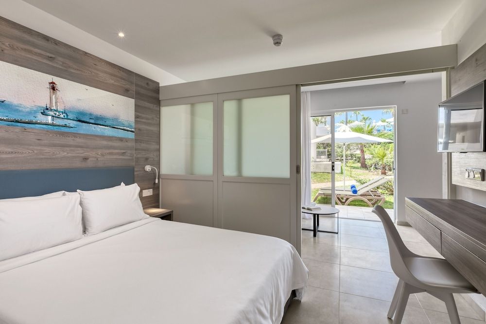 Superior Family Room Sea View (Garden Area)