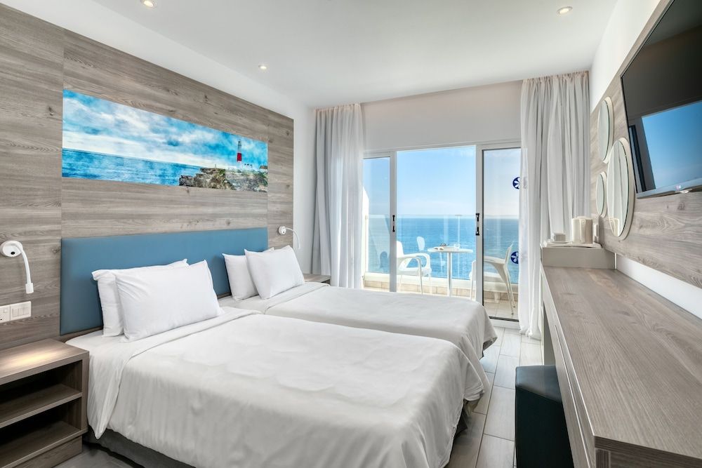 Twin / Double Room Sea View