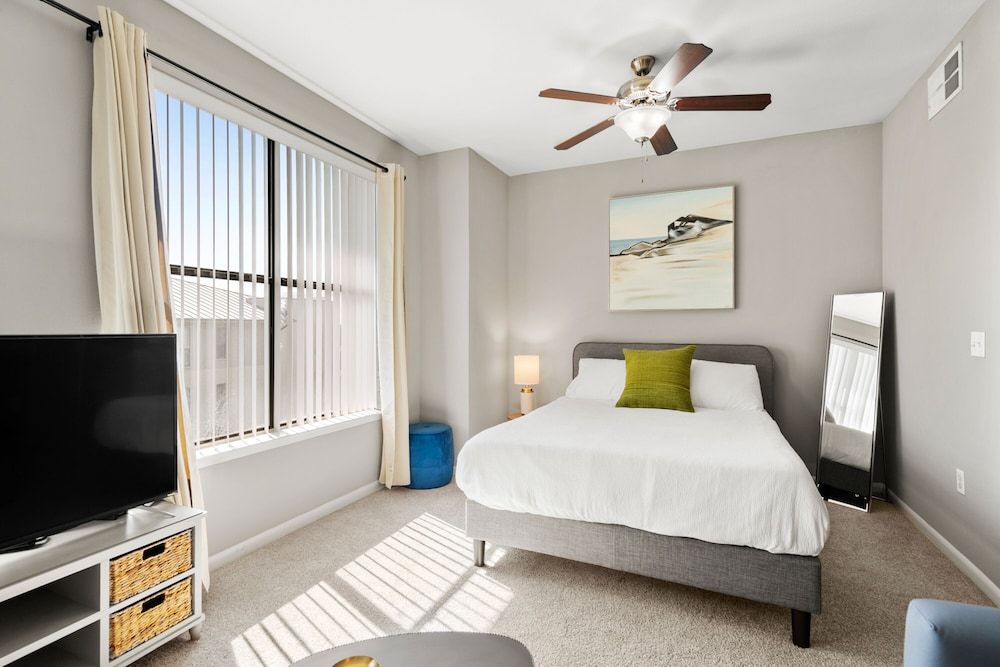 Traditional Studio, 1 Queen Bed with Sofa bed, Non Smoking (Self Check-in with Virtual Front Desk)