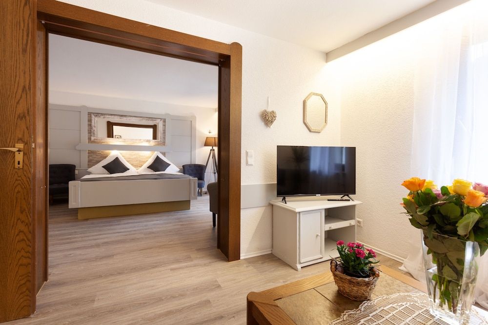 Hotel Petra Family Room, Balcony, Mountain View 3