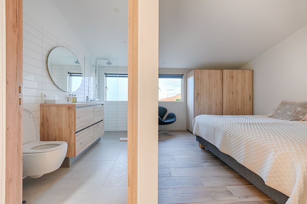 Kerbyggd: Luxury House and Cottage in Golden Circle Superior Cottage, 2 Bedrooms, 2 Bathrooms, Hot Tub 3