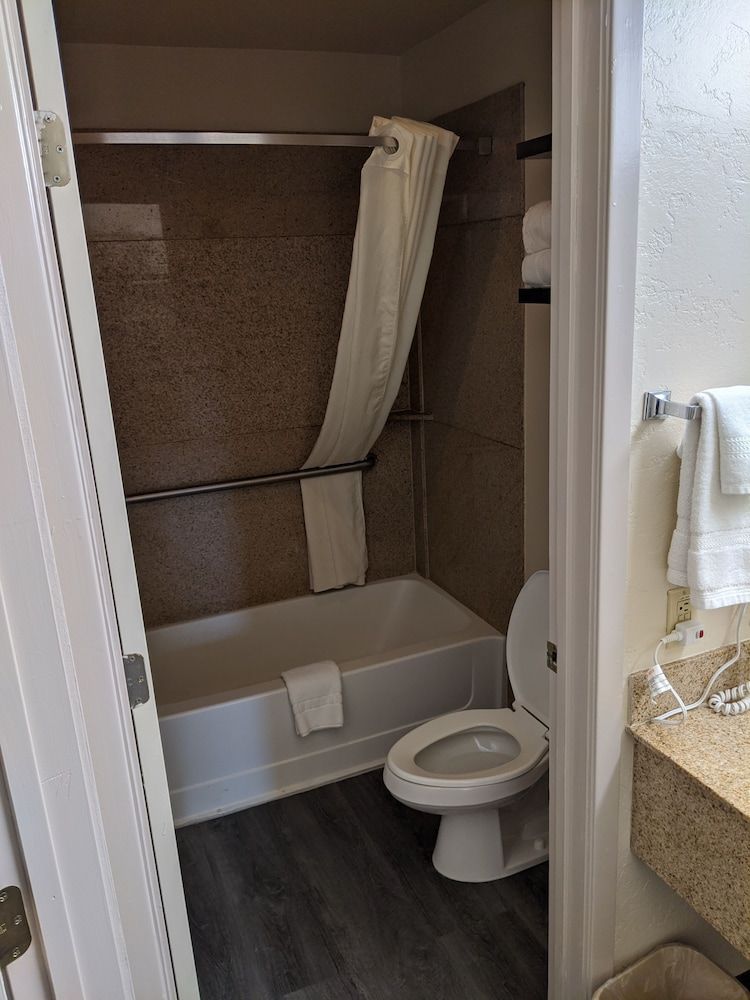 Atrium Inn Standard Double Room 6