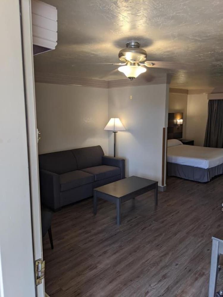 Atrium Inn Standard Double Room 3