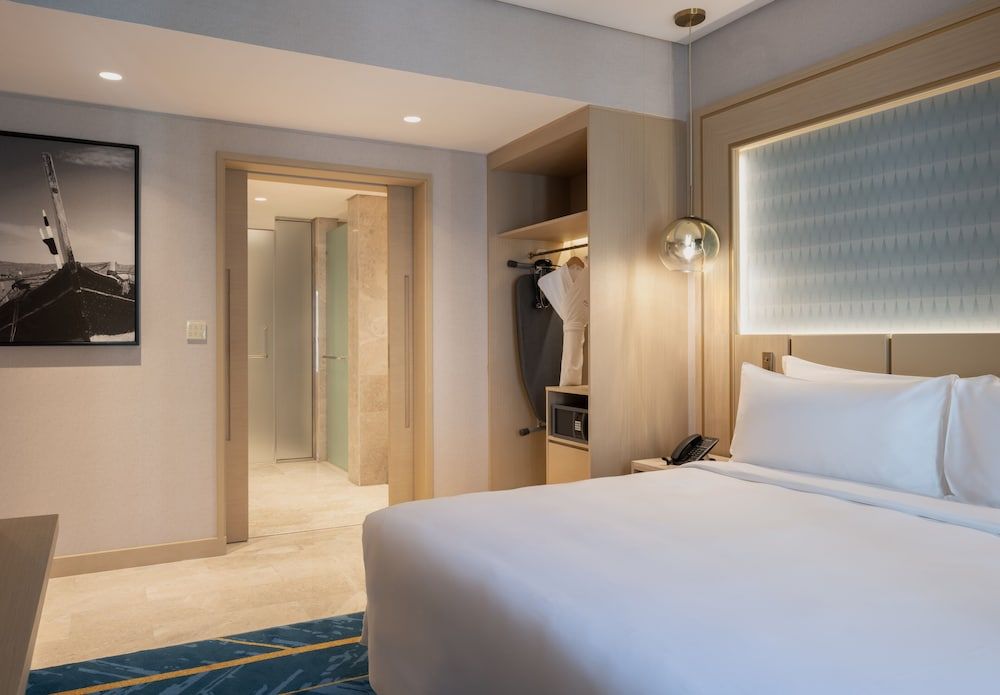 Maani Muscat Hotel & Suites Studio, Pool View 3