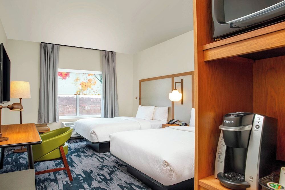 Room, 2 Queen Beds (Mobility Accessible, Roll-In Shower)