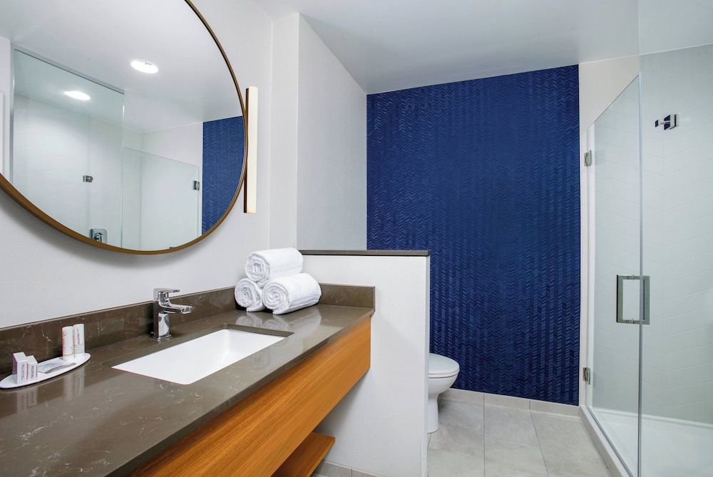 Room, 2 Queen Beds (Mobility Accessible, Roll-In Shower)