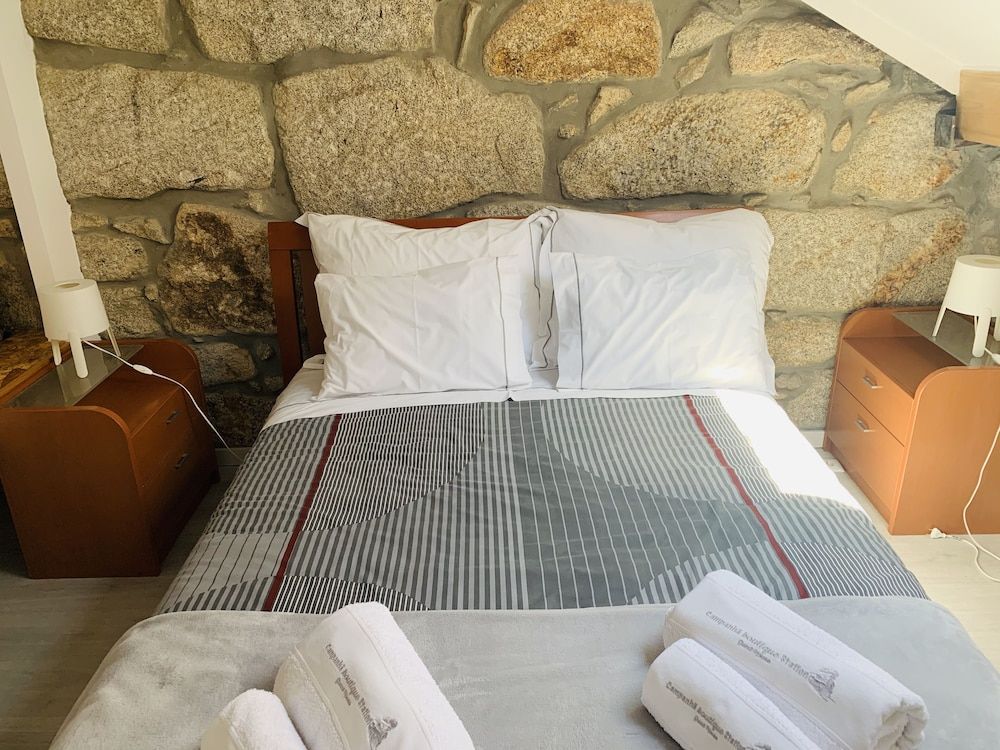 Double Room, 1 Double Bed, Shared Bathroom (Linha 3)