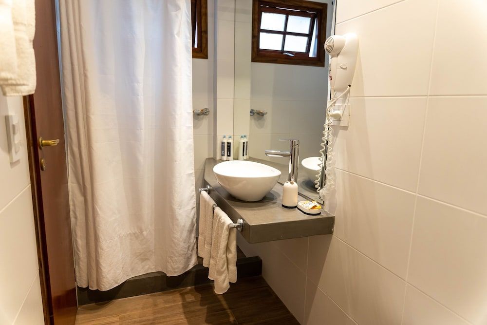 O2 Hotel Valeria del Mar Standard Triple Room 5