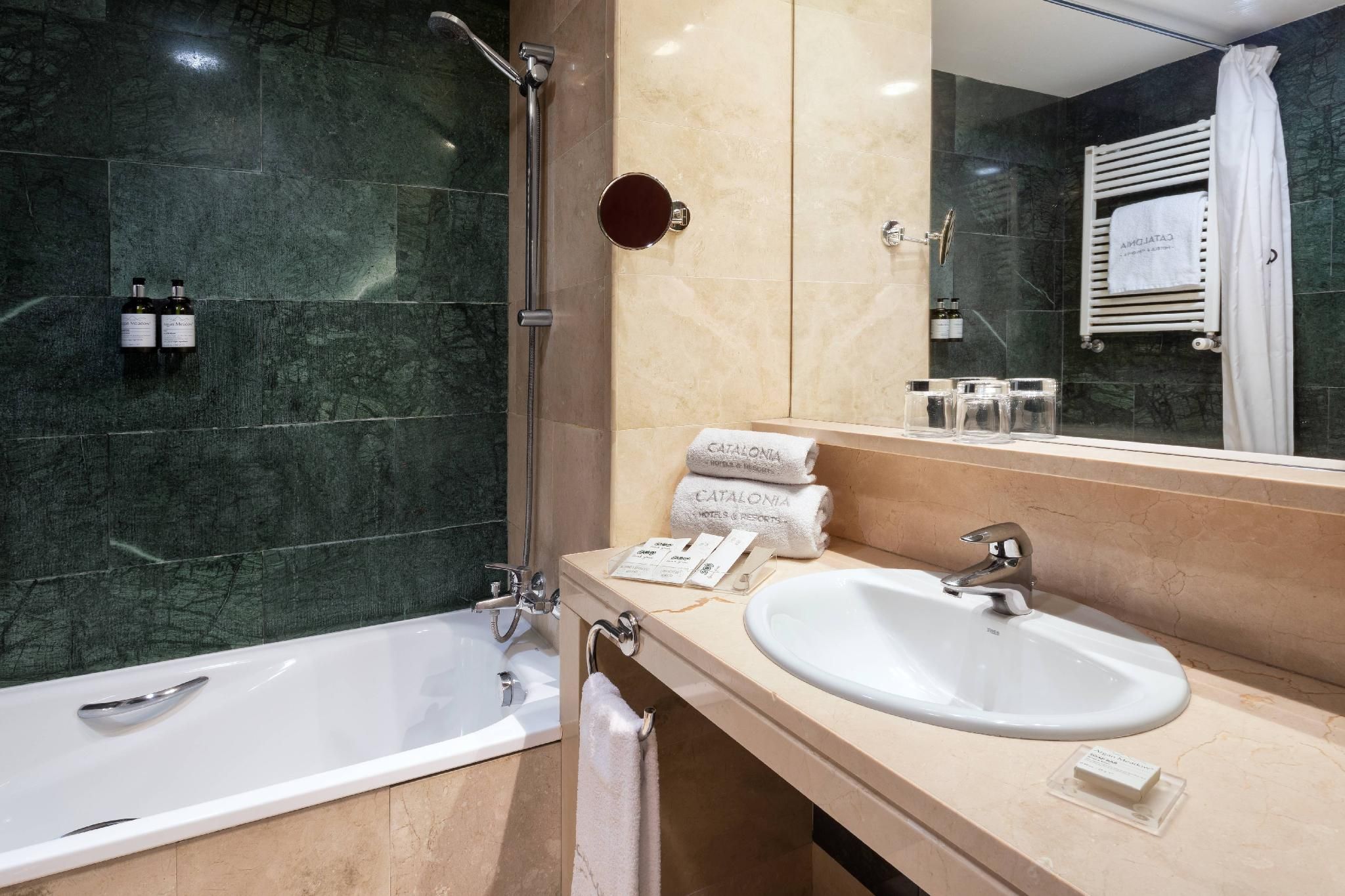 undefined Catalonia Brussels Hotel 6