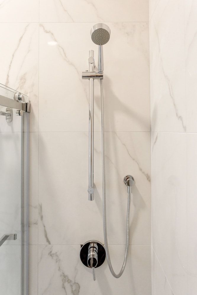 Deep Soaking Bathtub