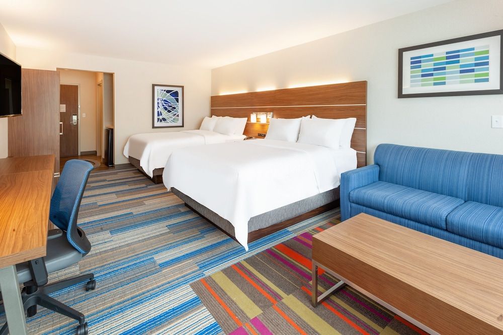 Suite, 2 Queen Beds, Accessible (Communications)