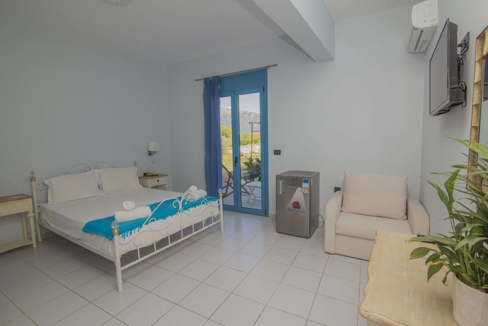 Akrotiri Comfort Triple Room 3
