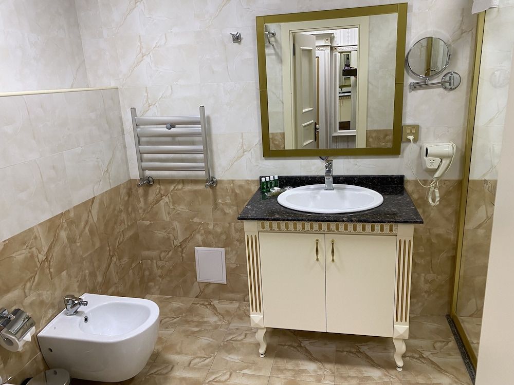 Premier Palace Hotel Deluxe Double Room 17