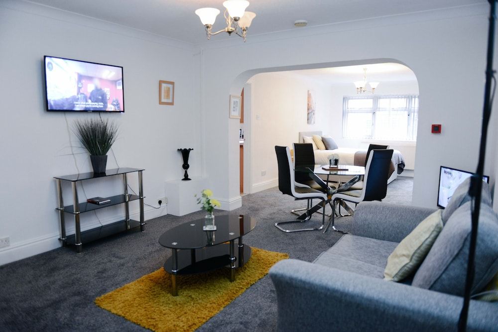 Bridle Lodge Apartments 