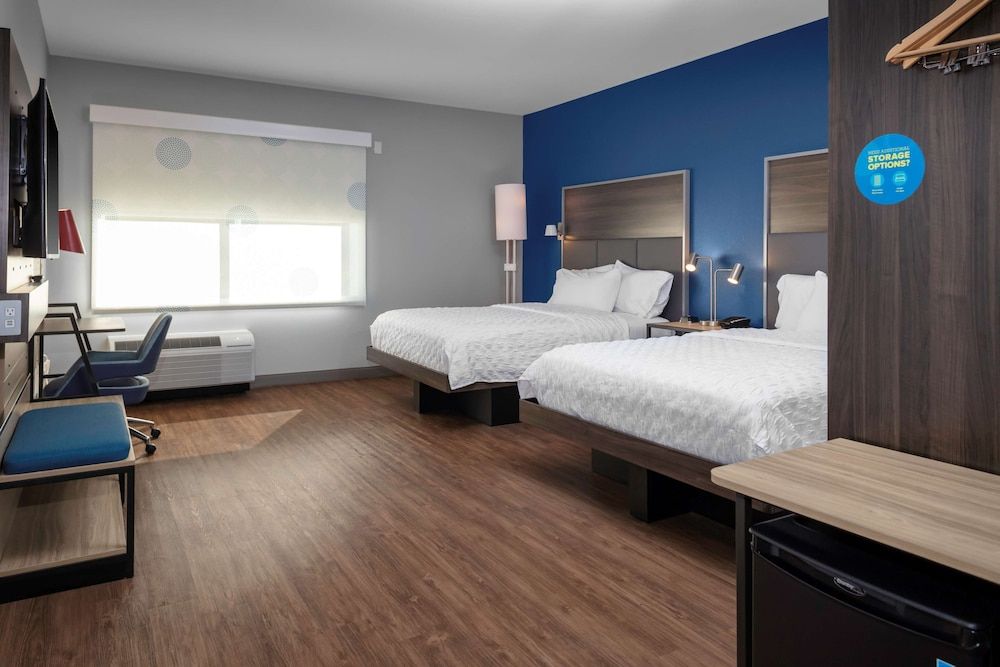Room, 2 Queen Beds, Accessible (Roll-In Shower, Mobility & Hearing)