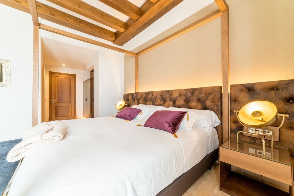 Suite, castle view