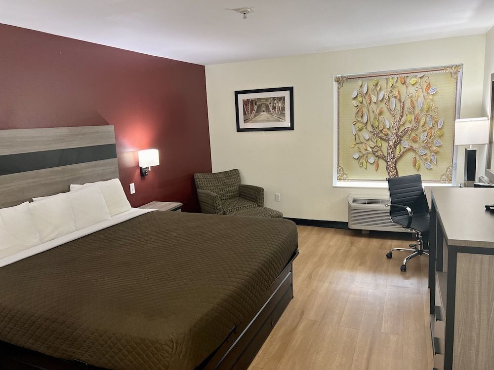 Saffron Inn & Suites