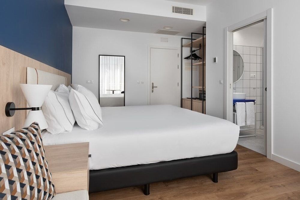 Exe Vigo Deluxe Double Room, Balcony 2