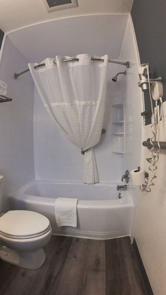 Moonlight Inn and Suites Deluxe Studio, 2 Queen Beds, Non Smoking, Kitchenette 8